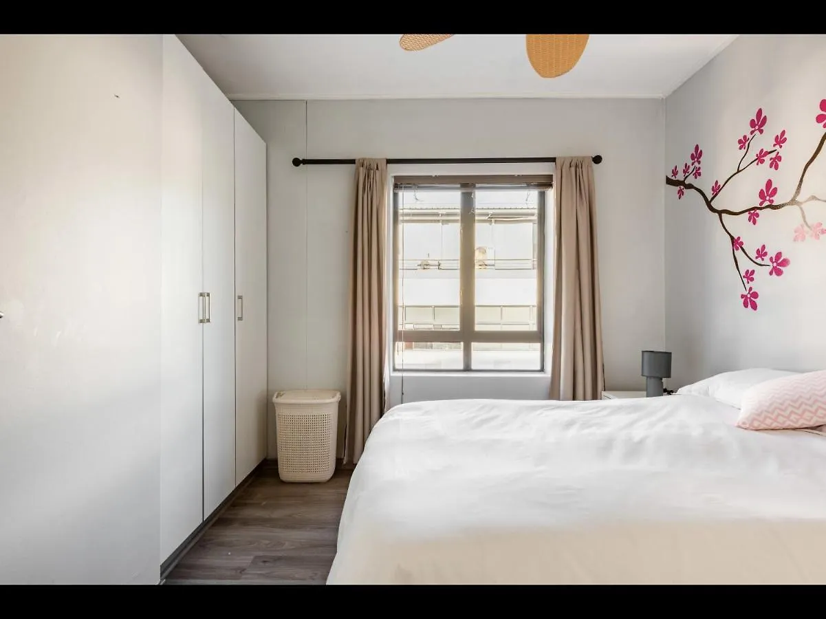 Daire Stylish Penthouse In The Mothercity Cape Town