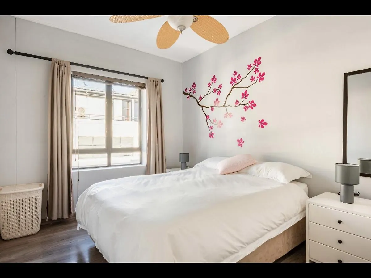 Daire Stylish Penthouse In The Mothercity Cape Town