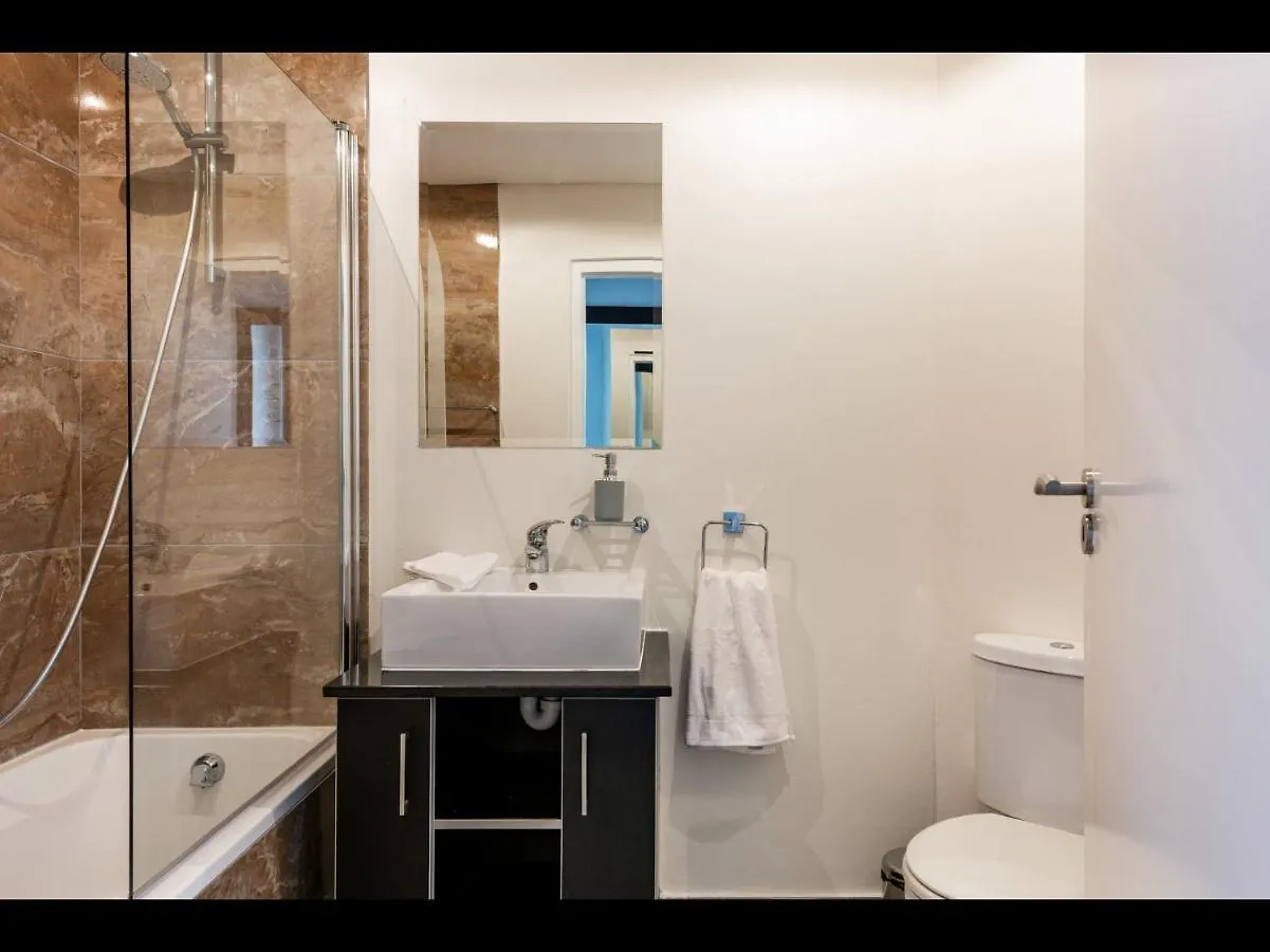 Daire Stylish Penthouse In The Mothercity Cape Town