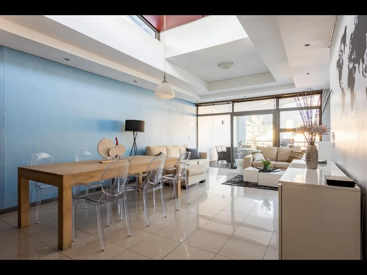 Stylish Penthouse In The Mothercity Cape Town 0*,